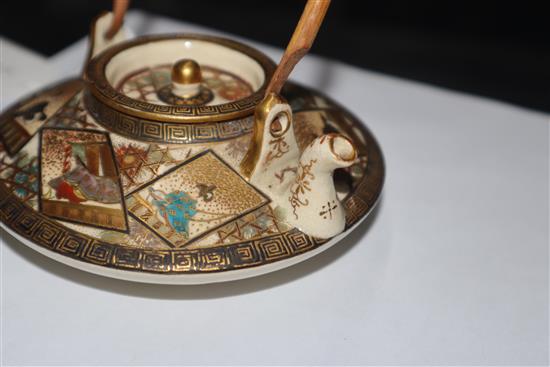 A Japanese Satsuma teapot diameter 11cm